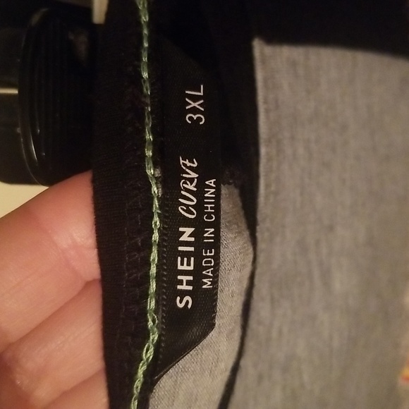 Shein Colour Block Tee 3XL - Picture 3 of 4